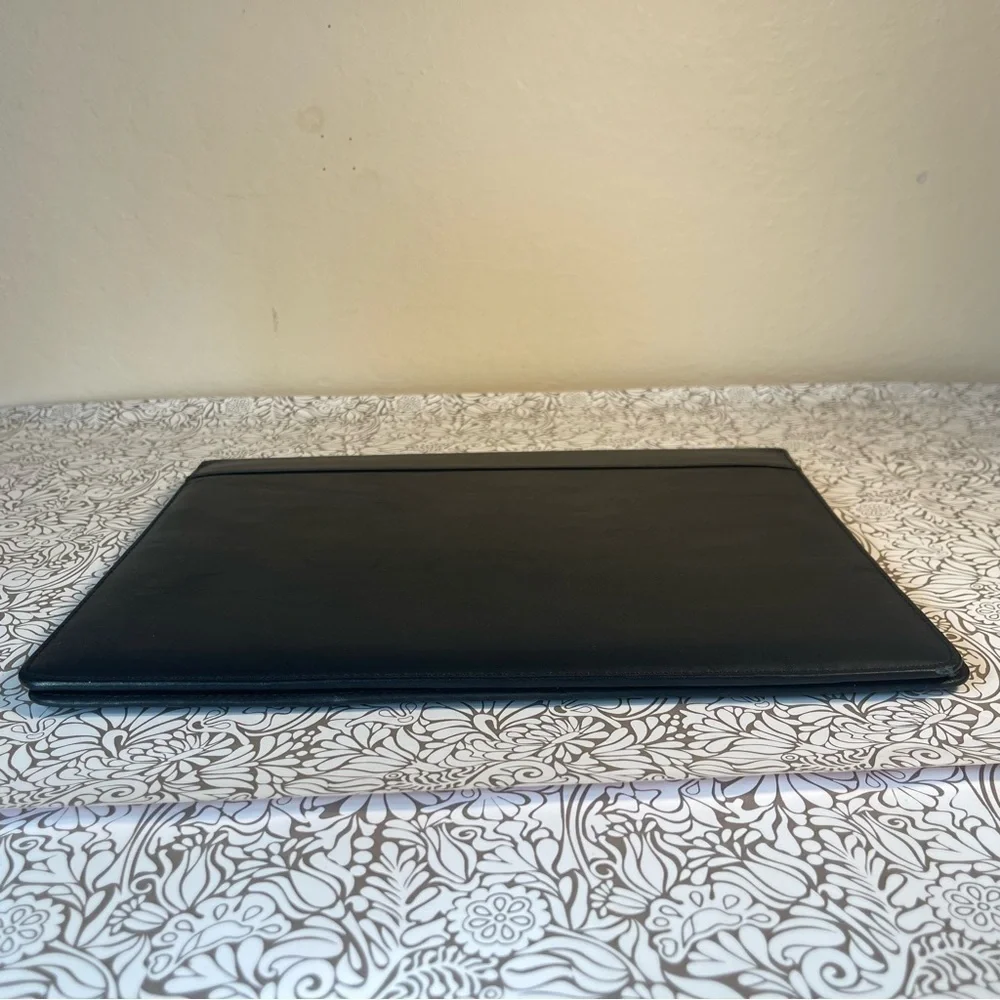 Buxton Velvet Touch Cowhide Exterior Folder